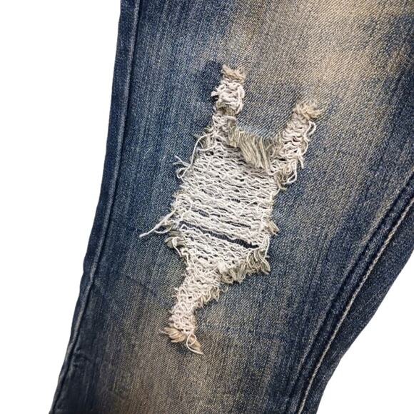 Almost Famous Distressed Jeans Sz 7 Blue Acid Wash Blue Embroidered Pockets Boho - Picture 7 of 16